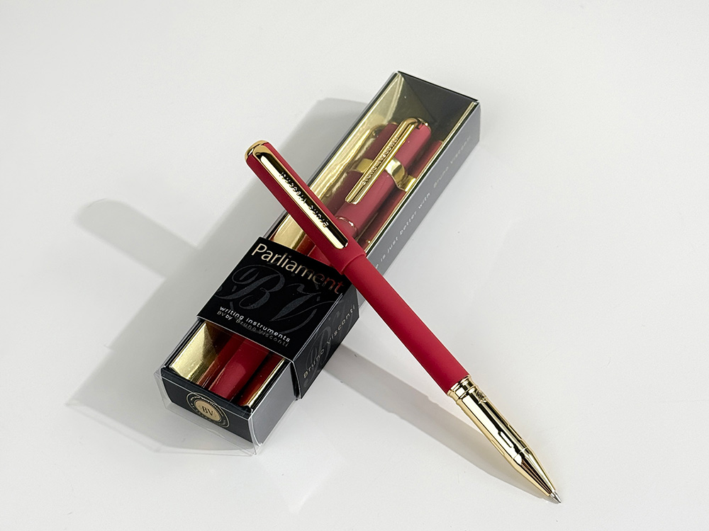 Ручка пластиковая шариковая Parliament, 0,7 мм, синие чернила, красный/золотистый