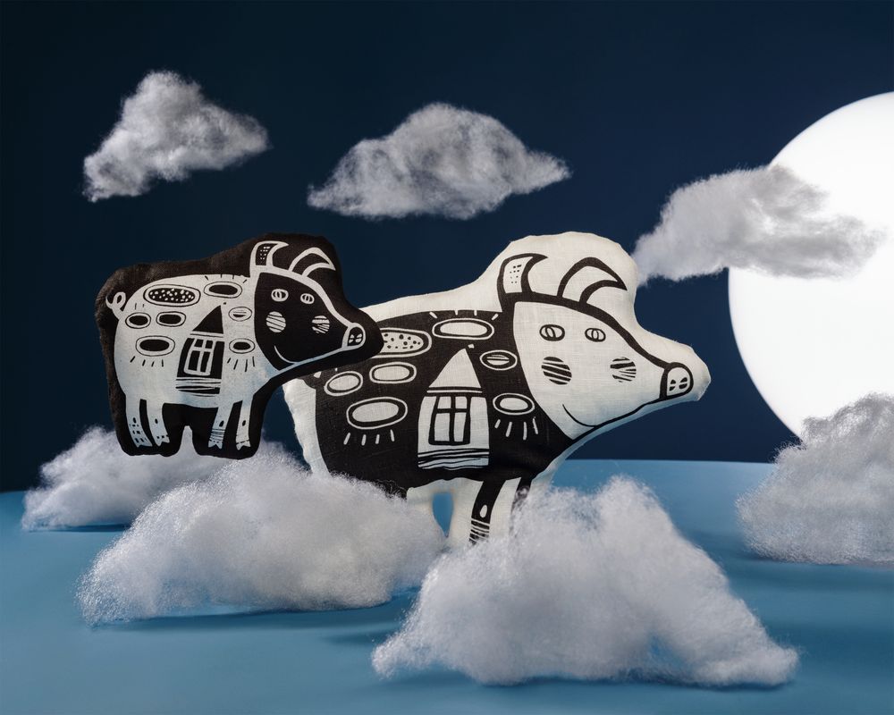 Игрушка «Свинка, витающая в облаках» фото на сайте Print Logo.