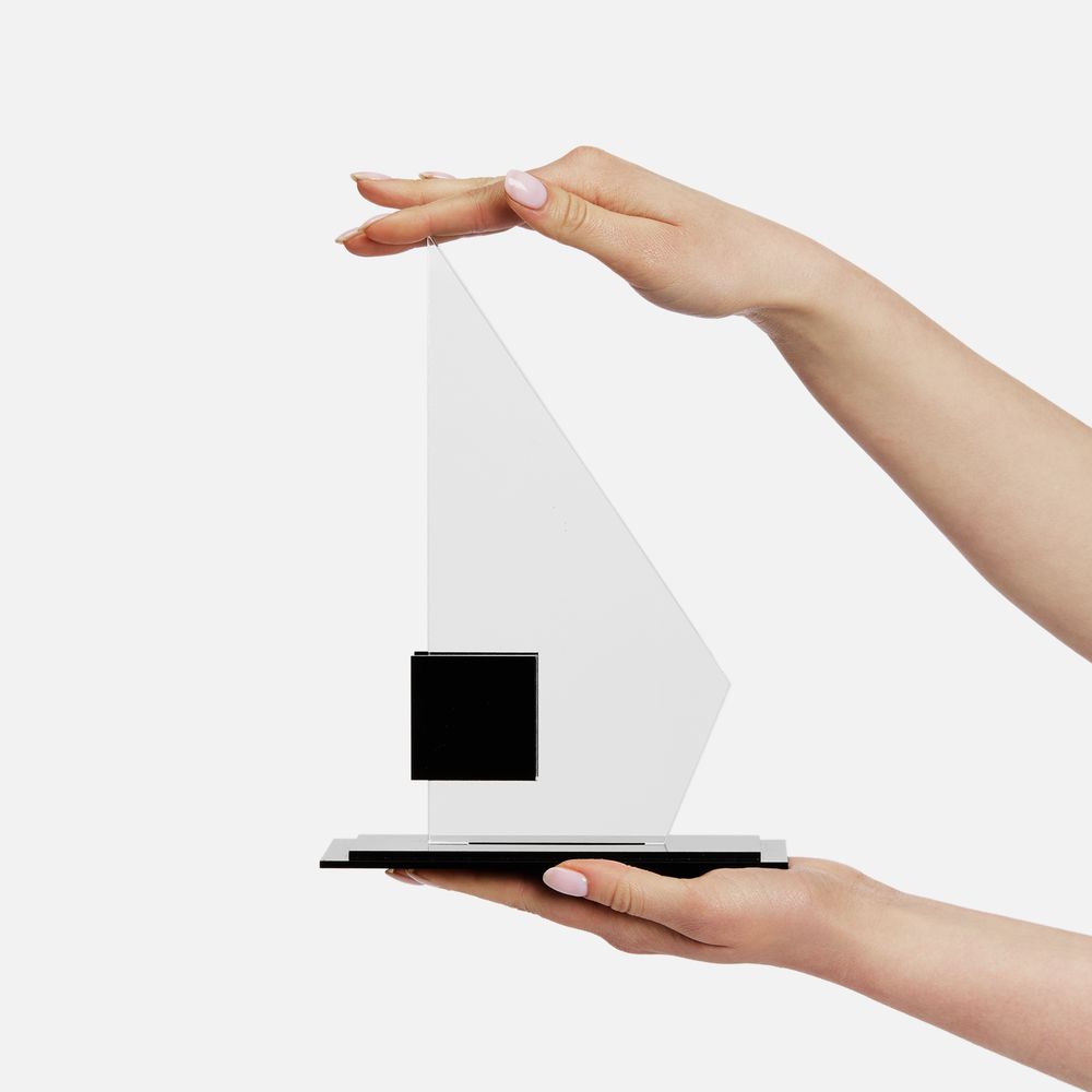 Стела Flatella — пример нанесения логотипа (сделано в России) | Print Logo