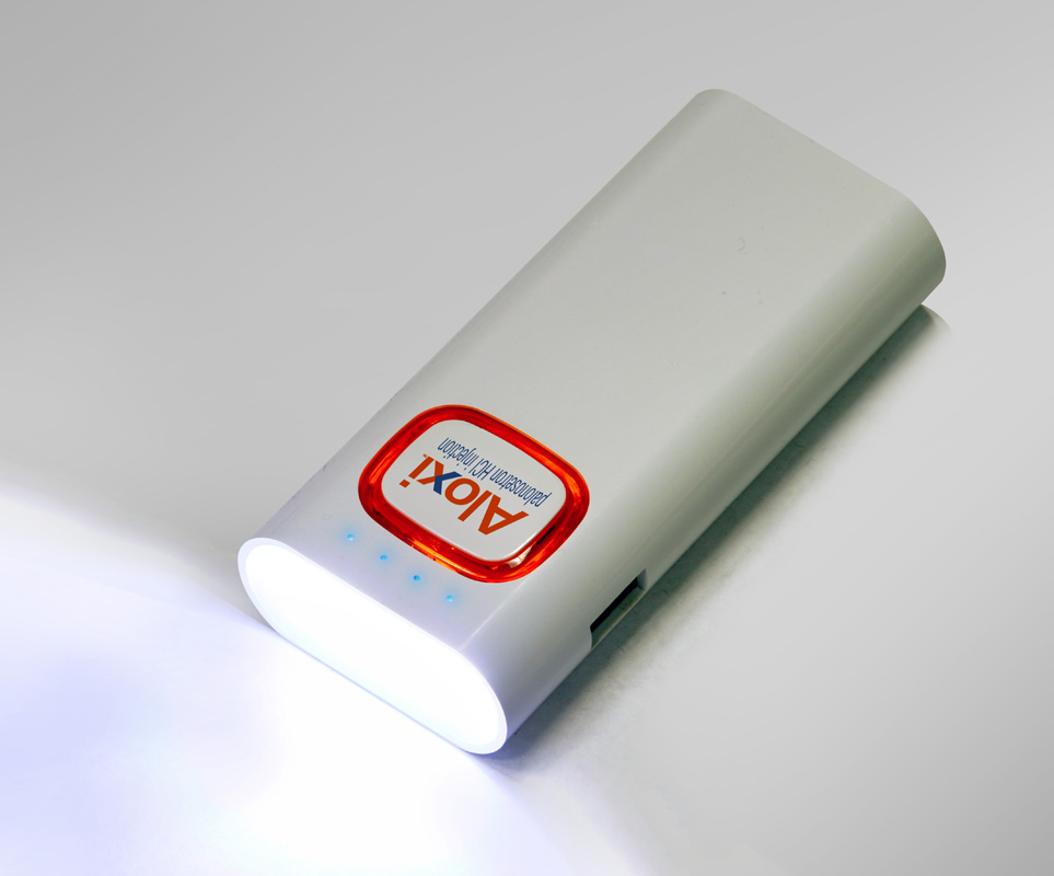 Зарядное устройство с LED-фонариком и подсветкой логотипа, 4400 mAh, белый с бирюзовым