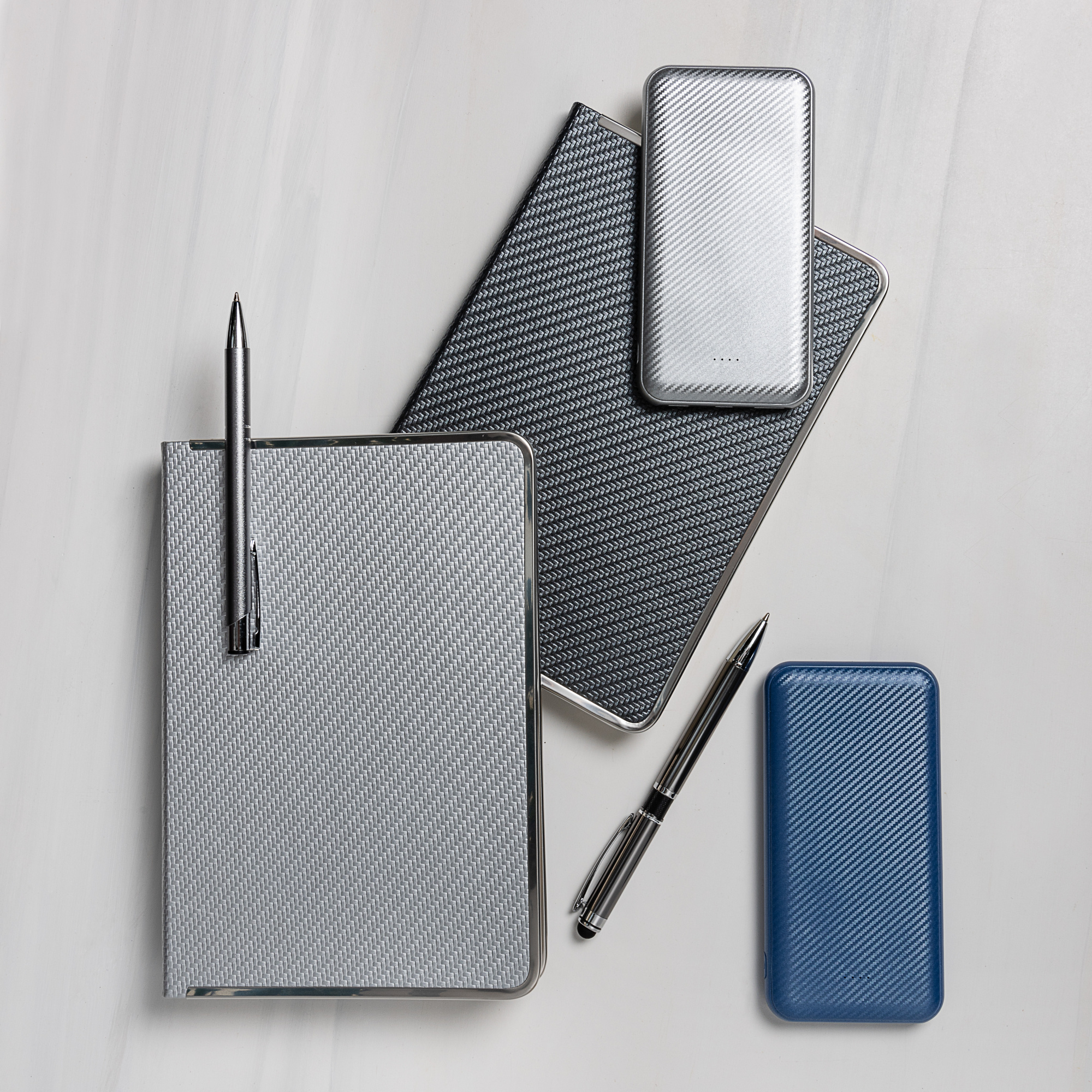 Внешний аккумулятор Carbon PB 10000 mAh, графитовый металлик фото на сайте Print Logo.