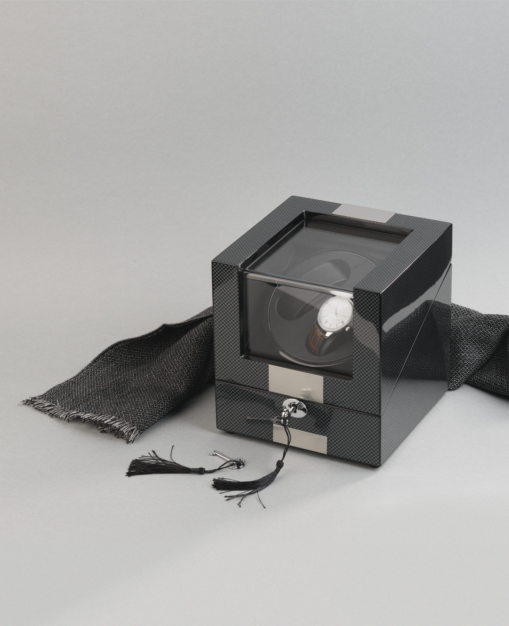 Шкатулка из дерева для часов с подзаводом фото на сайте Print Logo.