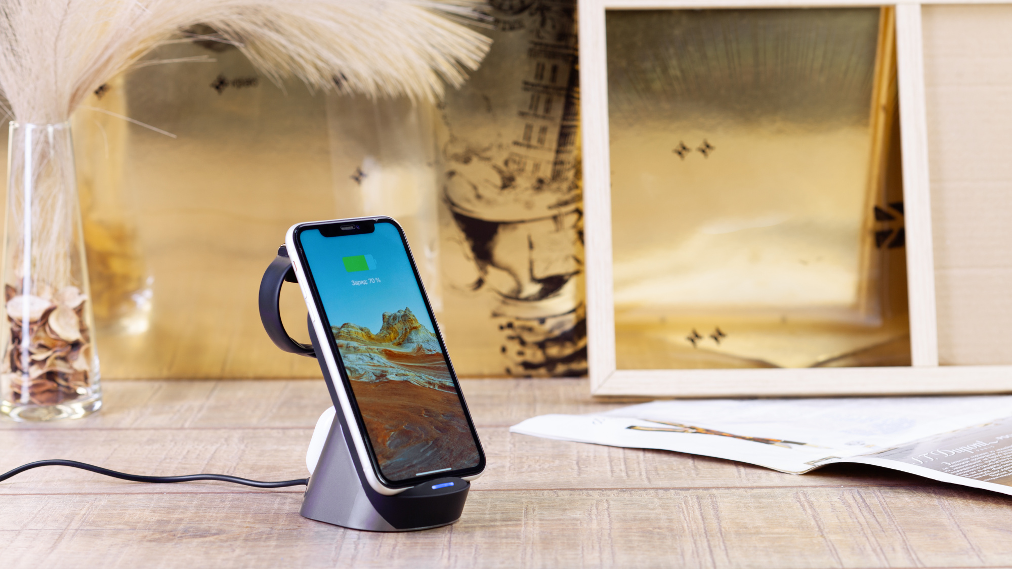 Настольная беспроводная (15W) зарядная станция "Tower" для часов, наушников, смартфона, с подсветкой логотипа и адаптером 18W фото на сайте Print Logo.