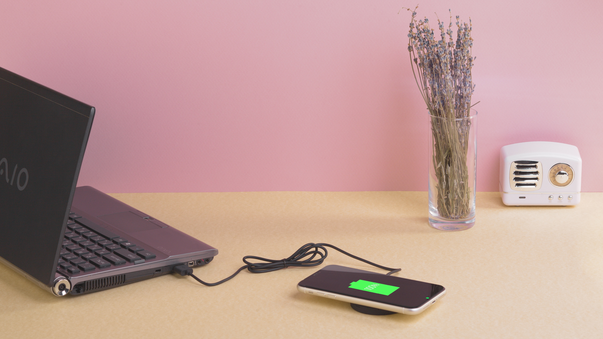 Магнитное беспроводное (15W) зарядное устройство "Magic SOFTTOUCH", покрытие soft touch фото на сайте Print Logo.