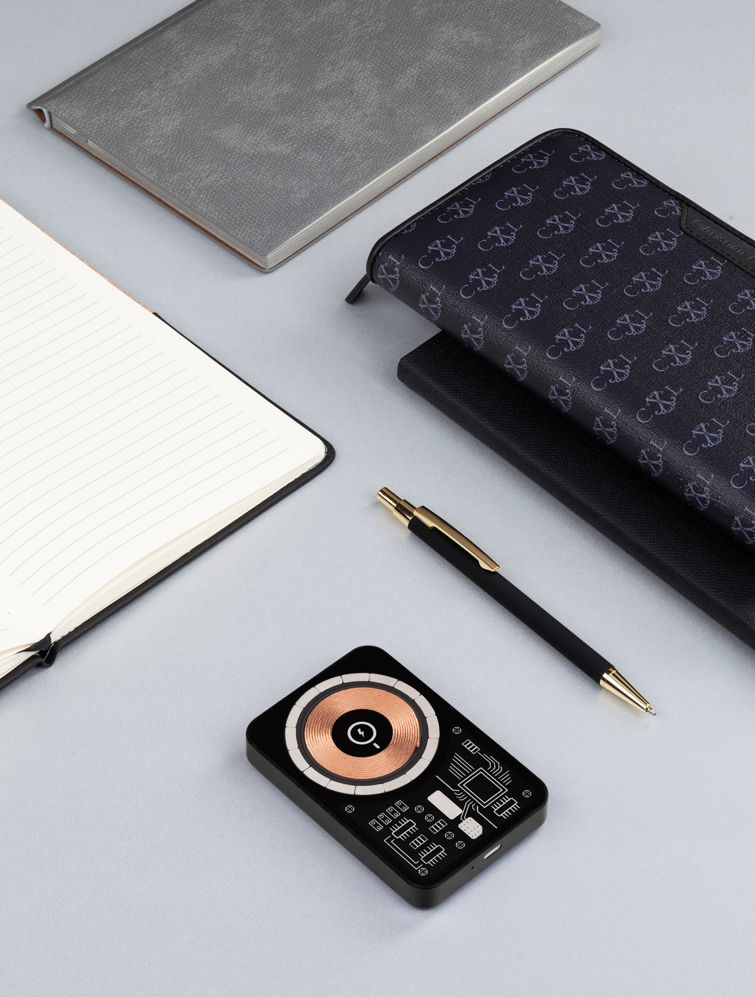 Беспроводное зарядное устройство "Skeleton" 10000 mAh с функцией MagSafe, прозрачный пластик/алюминий фото на сайте Print Logo.