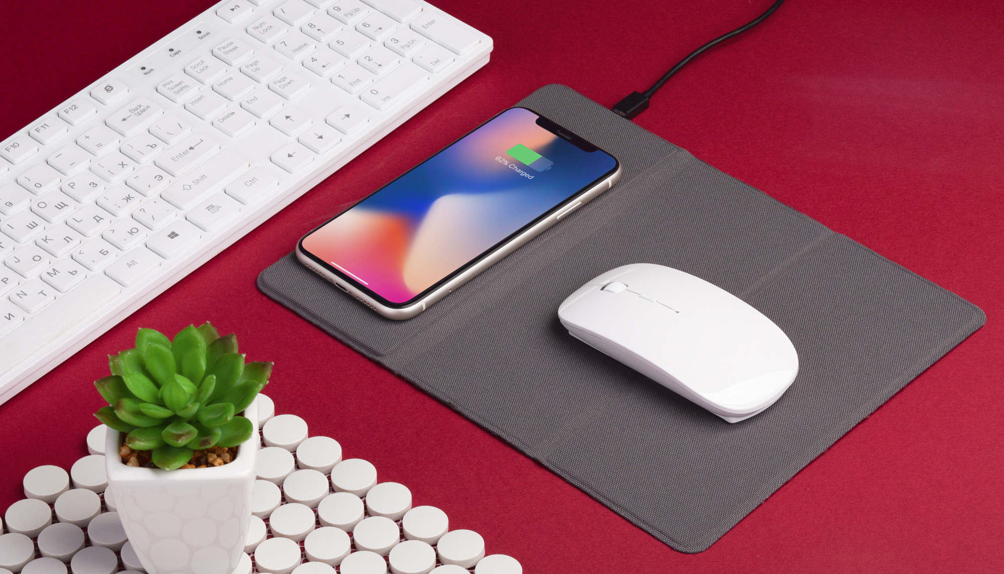 Коврик-трансформер "Cool Gray" с беспроводным зарядным устройством, переработанный пластик (RPET) фото на сайте Print Logo.