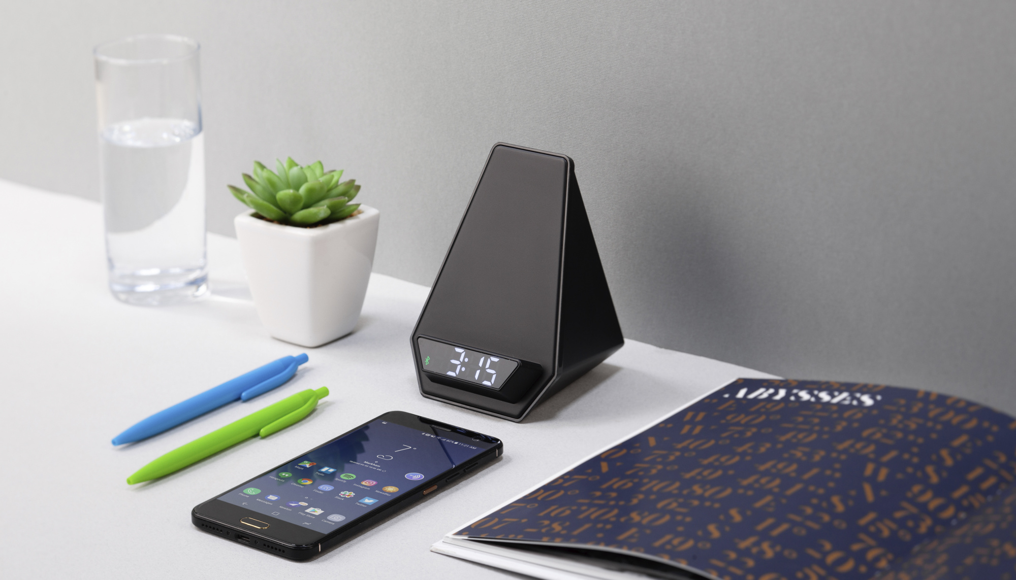 Настольная Bluetooth колонка (3Вт) "Smart Pyramid" с часами и беспроводным (15W) зарядным устройством, с подсветкой логотипа, черный